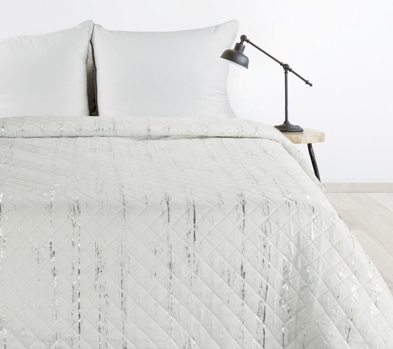 Narzuta Blink biała 170 x 210 cm – dodaje blasku sypialni