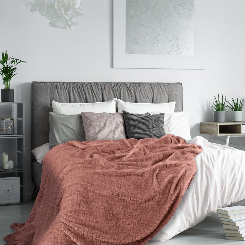 Koc flanelowy Cindy pudrowy róż 200 x 220 cm – dodaje przytulności