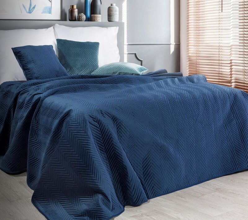 Narzuta Velvet Sofia granatowa 230 x 260 cm – wprowadza przytulność