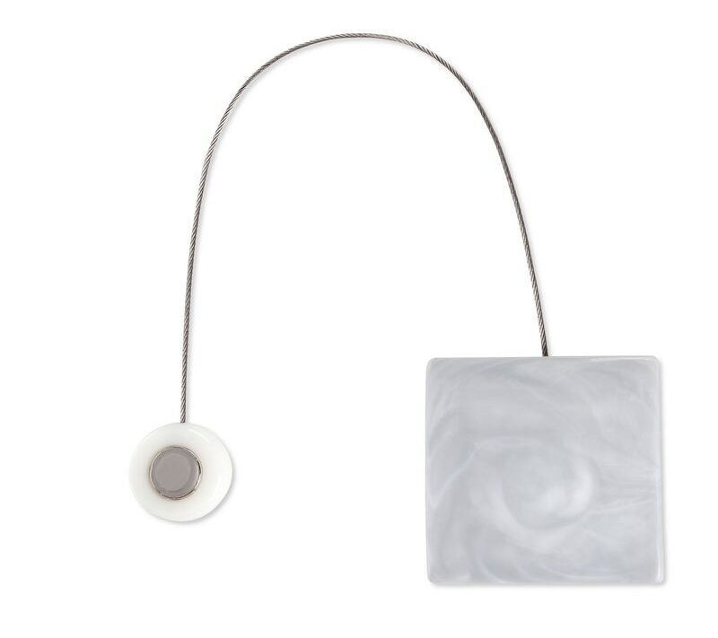 Upinacz dekoracyjny z magnesem srebrny 6 x 14 cm – subtelna ozdoba