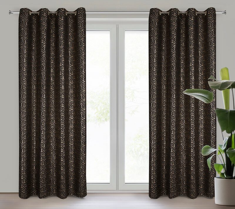 Zasłona gotowa Semi czarna 140 X 250 cm – zapewnia prywatność