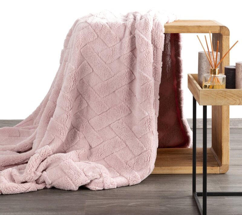 Koc D91 CARO pudrowy róż 150 X 200 CM – miękki i ciepły