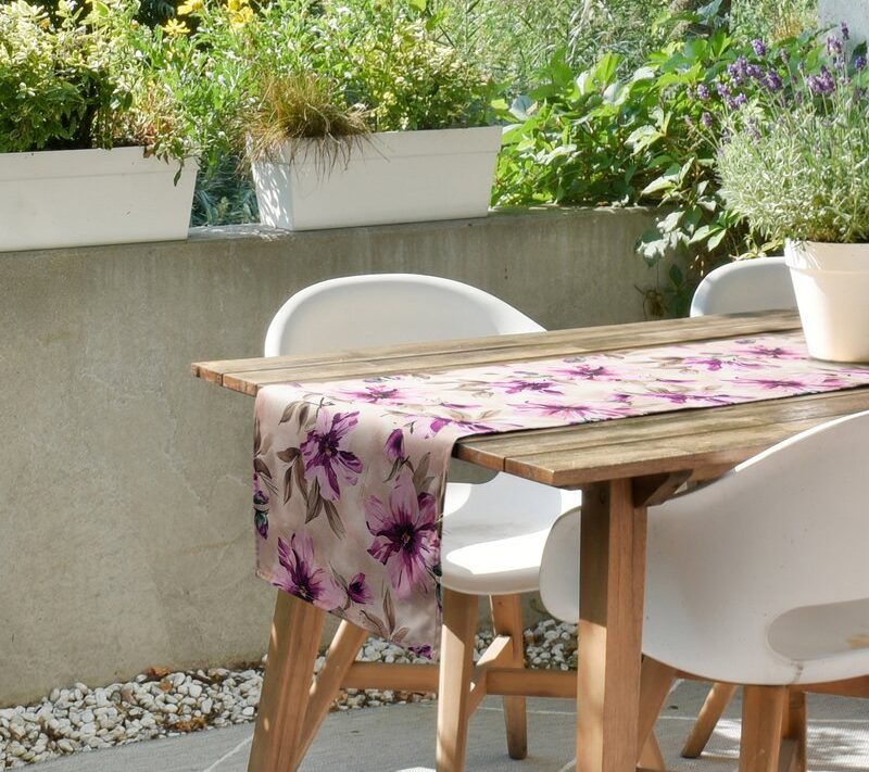 Bieżnik na stół Garden kremowy 40 x 180 cm – doda świeżości