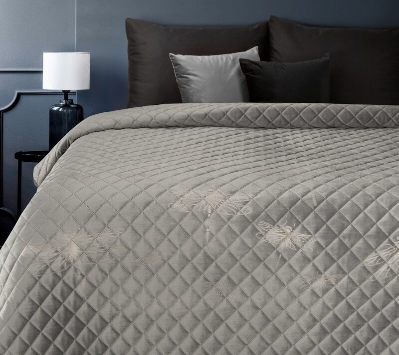 Narzuta velvet LORI srebrna 170 x 210 cm – nada blasku sypialni