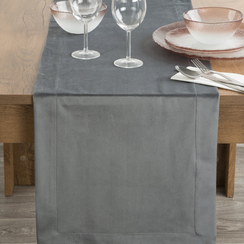 Obrus welwetowy Melinda stalowy 40 x 140 cm – doda szyku Twoim wnętrzom