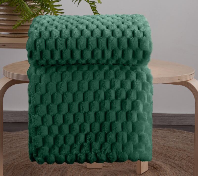 Koc flano Cindy6 ciemnozielony 200 x 220 cm – ciepły i przytulny