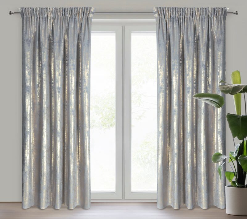 Zasłona gotowa Renia srebrna 140 x 270 cm – doda blasku wnętrzu