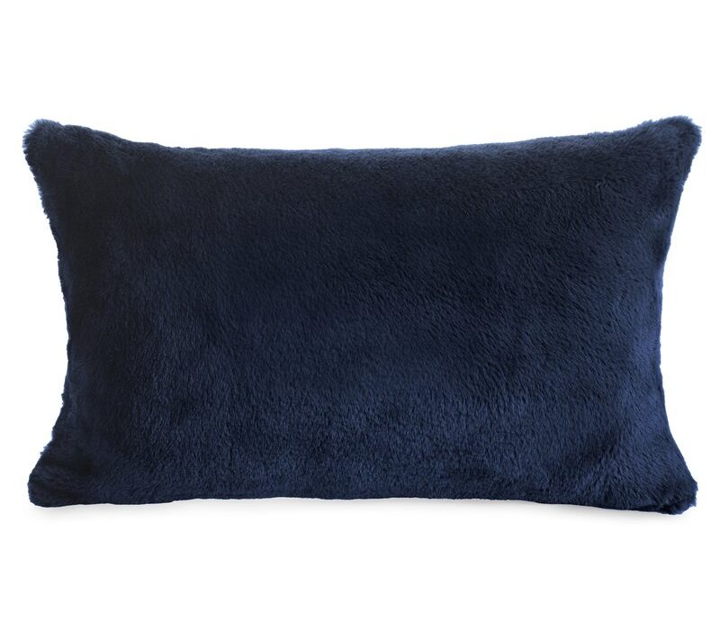 Poszewka futrzana Nina granatowa 30 x 50 cm – dodaje przytulności