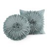 Poszewka Flores 3 miętowa 30 X 50 cm – welwetowa z 3D kwiatem