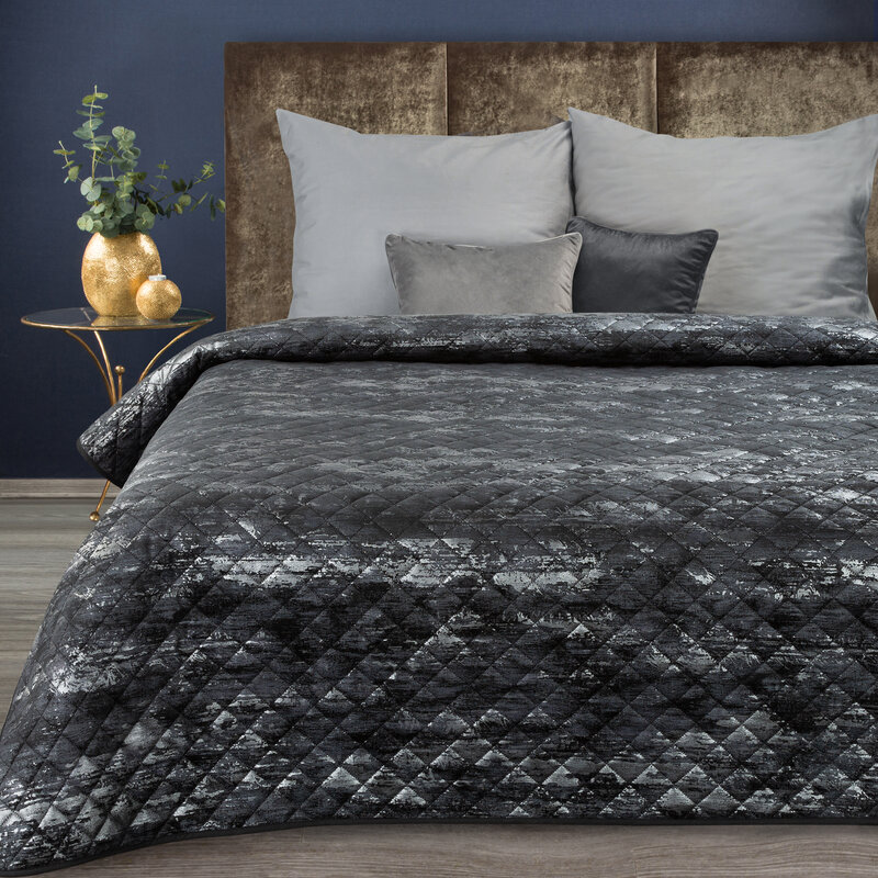 Narzuta welwetowa BLINK 3 czarna 220 x 240 cm – doda blasku sypialni