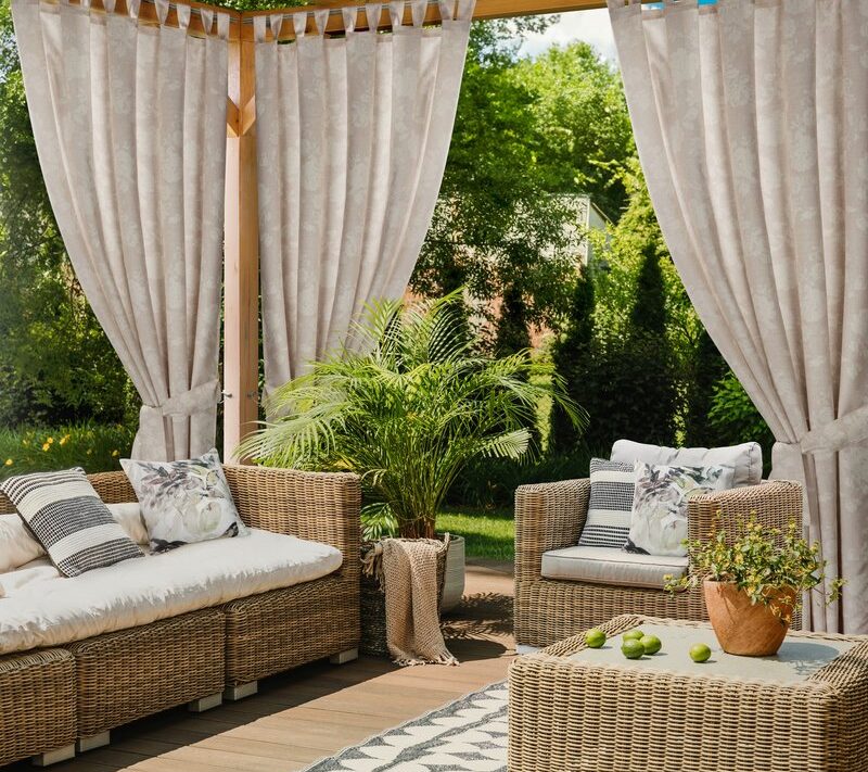 Zasłona gotowa Garden pudrowy róż 155 x 240 cm – na taras i balkon