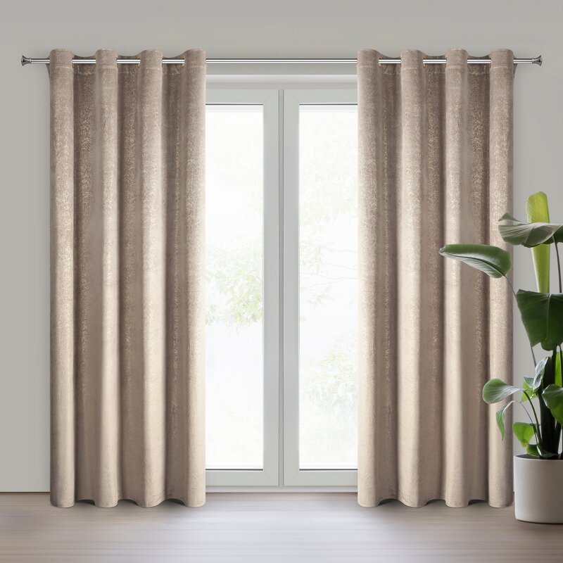 Zasłona gotowa Bethy brązowa 135 x 250 cm – zaciemniająca sypialnię