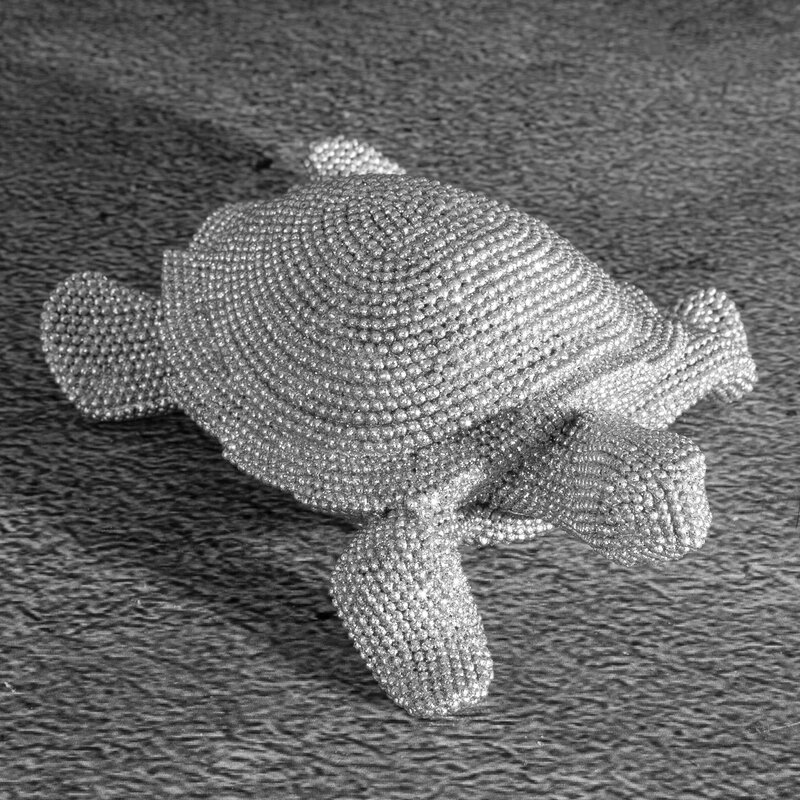 Figurka ceramiczna Eldo srebrna 14 x 12 x 5 cm – doda blasku wnętrzu