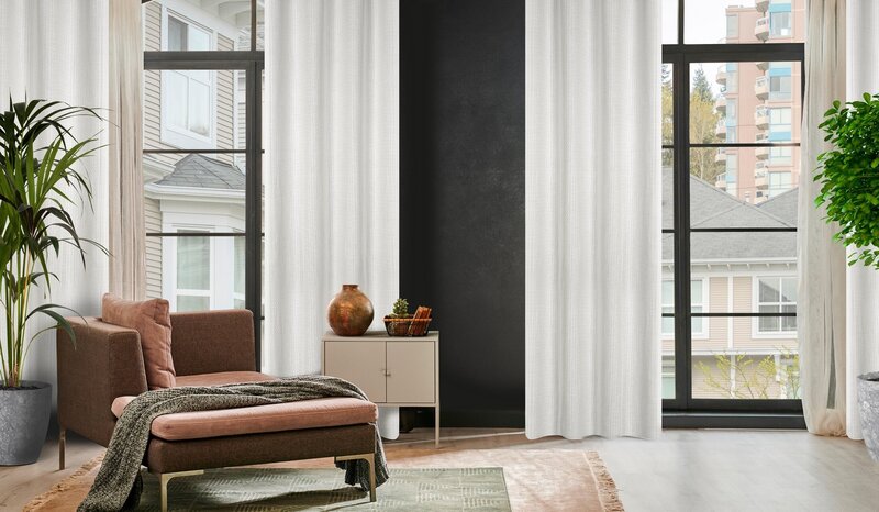 Zasłona gotowa biała 140 x 250 cm – dodaje wnętrzu lekkości