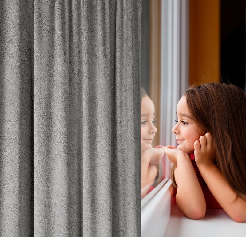 Zasłona gotowa na taśmie Riva popielata 140 X 270 CM – welwetowa z wzorem marmuru