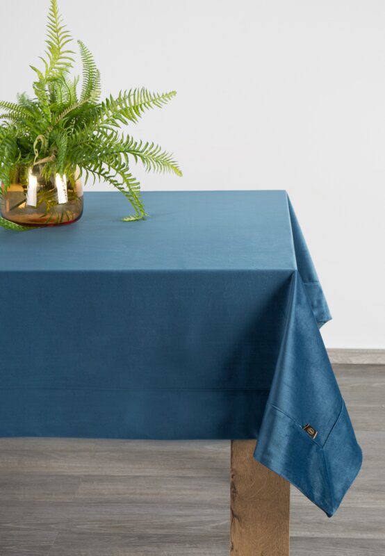 Obrus velvet granatowy 145 x 180 cm – doda głębi aranżacji