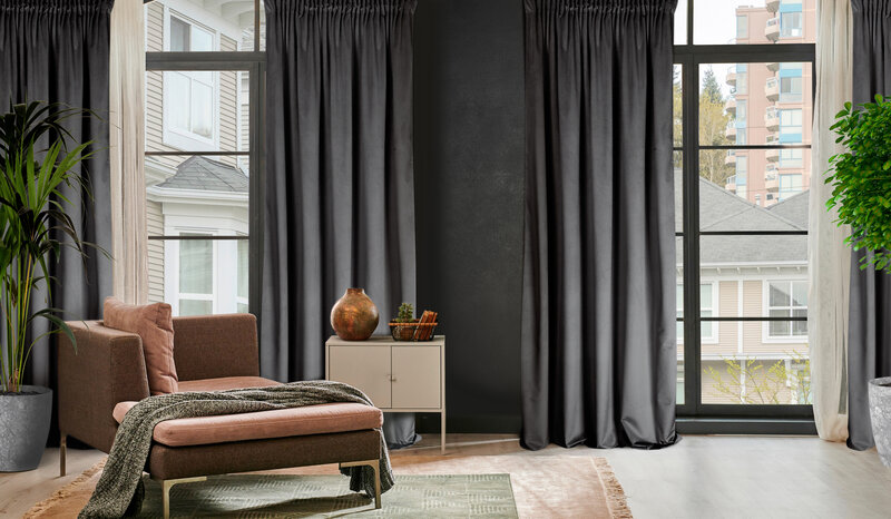 Zasłona gotowa D91 czarna 140 x 270 cm – zaciemnia pomieszczenie