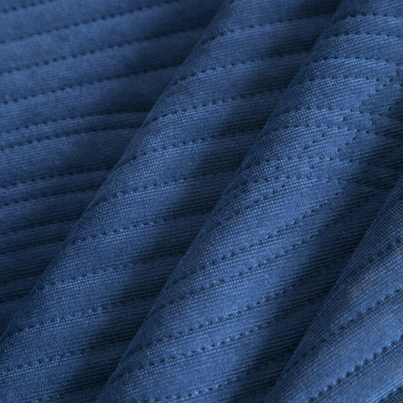 Narzuta Velvet granatowa 170 x 210 cm – otula elegancją