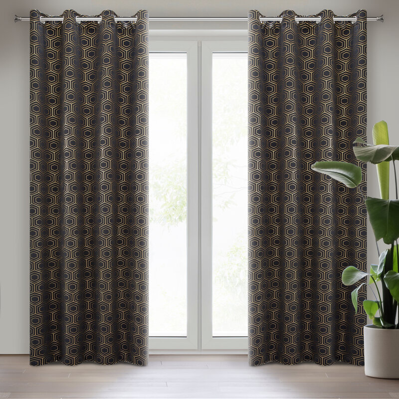 Zasłona gotowa Kaja czarna 135 x 250 cm – zaciemnienie sypialni
