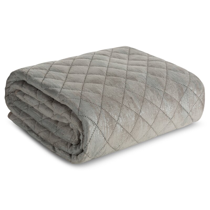Narzuta velvet beżowa 170 x 210 cm – doda przytulności