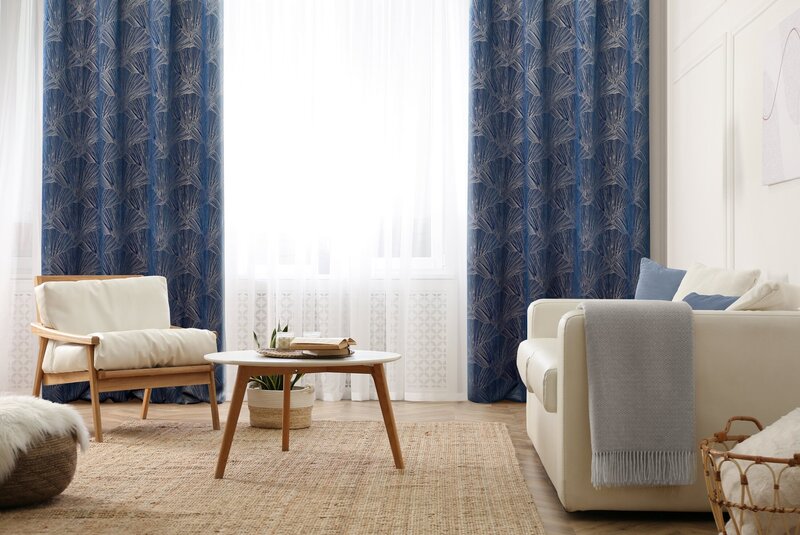Zasłona gotowa Pierre Cardin granatowa 140 x 250 cm – zaciemnia pomieszczenie