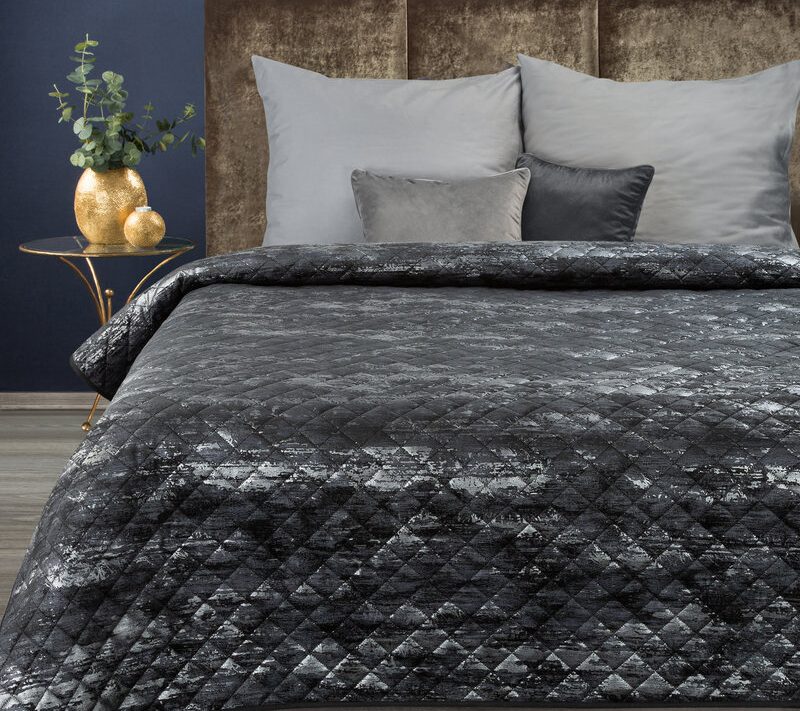 Narzuta Velvet Blink 3 czarna 170 x 210 cm – wprowadzi blask