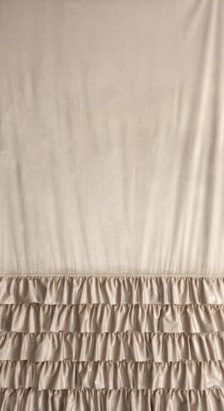 Zasłona gotowa na taśmie Carli beżowa 140 X 270 CM – miękki welwet z falbanami