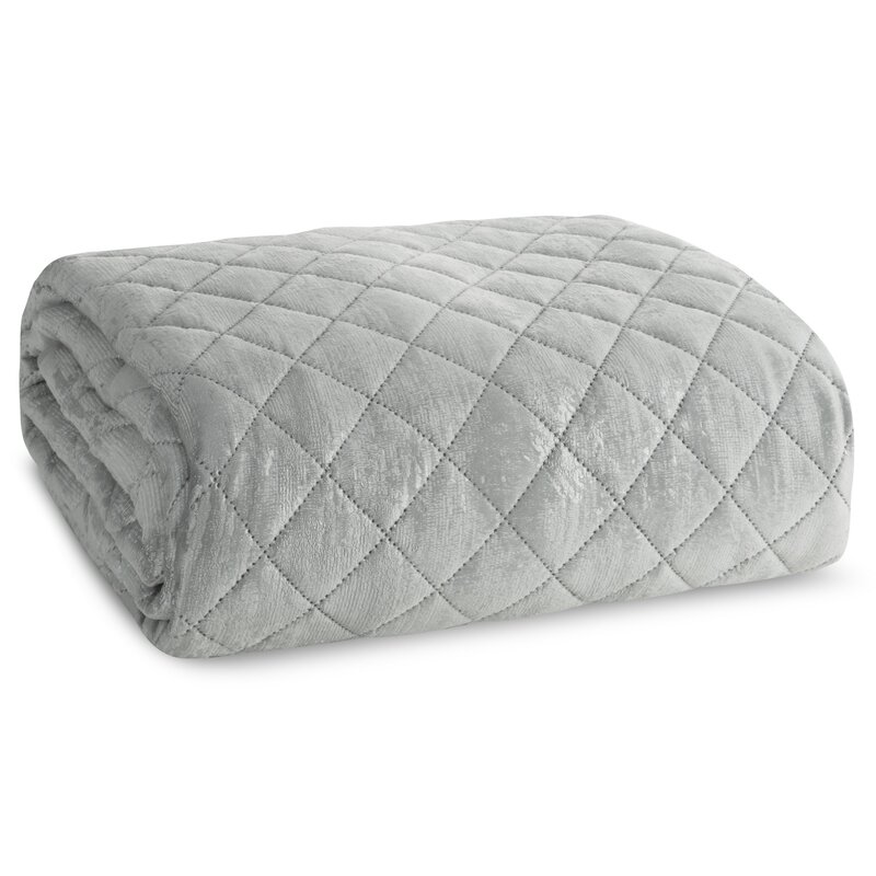 Narzuta velvet srebrna 170 x 210 cm – doda blasku sypialni