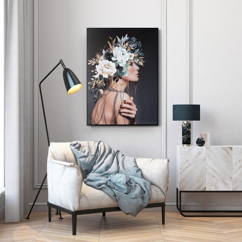 Obraz ręcznie malowany Kobieta w kwiatach ciemnoszary 60 X 80 cm – idealny do salonu i sypialni