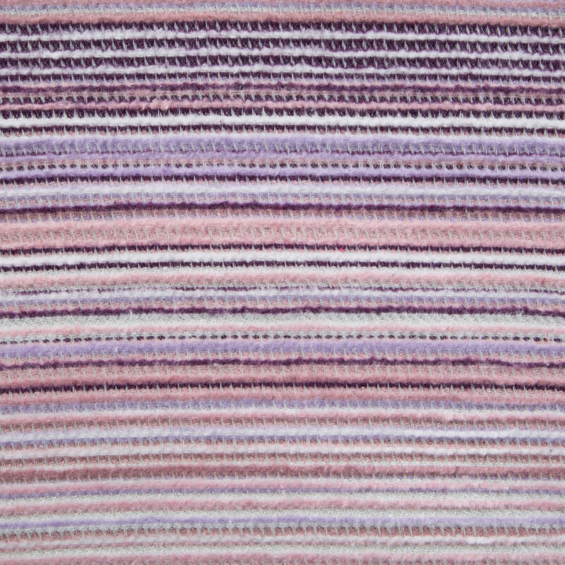 Koc akrylowy pudrowy róż 200 x 220 cm – dodaje przytulności