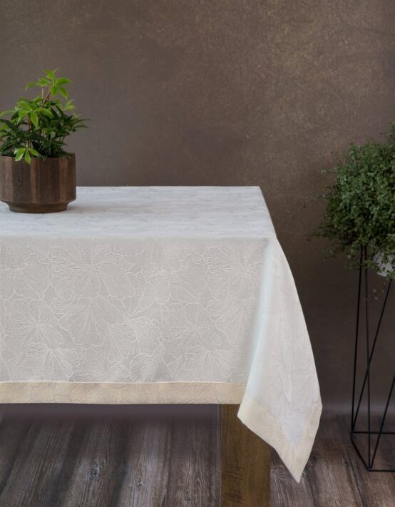 Obrus Lilian kremowy 145 X 400 cm – idealny na przyjęcia