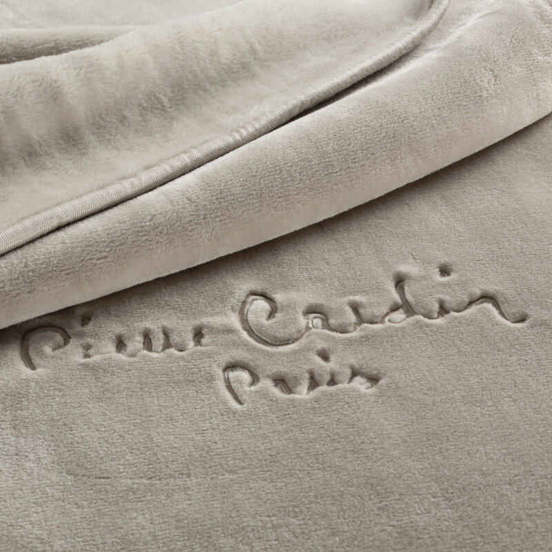 Koc Pierre Cardin ciemnobeżowy 220 x 240 cm – miękki i ciepły