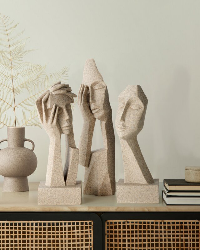 Figurka ceramiczna Logan beżowa 10 X 9 X 33 CM – do salonu i sypialni