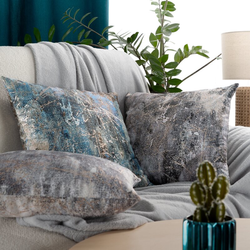 Poszewka welwetowa Ester grafitowa 45 x 45 cm – nada industrialny charakter