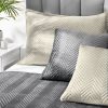 Poszewka Velvet Sofia kremowa 50 x 70 cm – miękka w dotyku