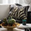 Poszewka dekoracyjna MING14A czarna 60 x 60 cm – welwetowa i stylowa