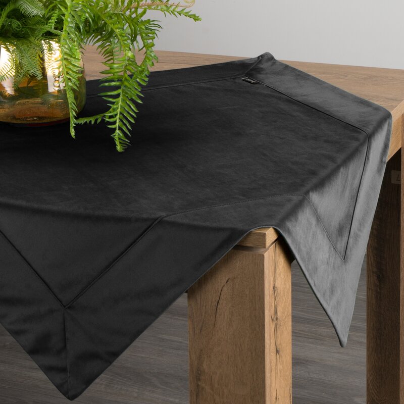 Obrus welwetowy czarny 85 x 85 cm – eleganckie tło dekoracji