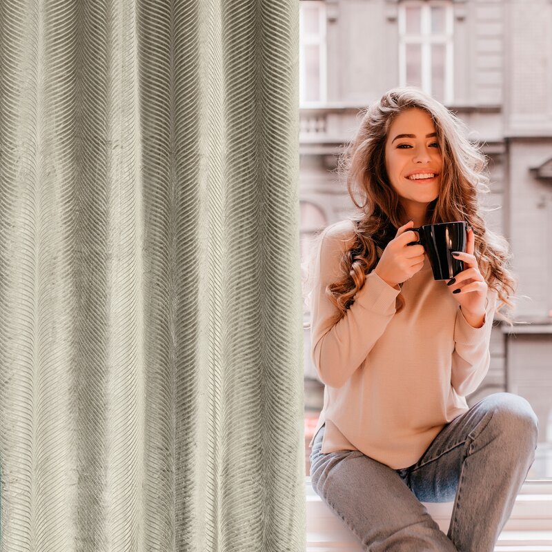 Zasłona gotowa Lussi ciemnobeżowa 140 X 250 cm – aksamitna faktura