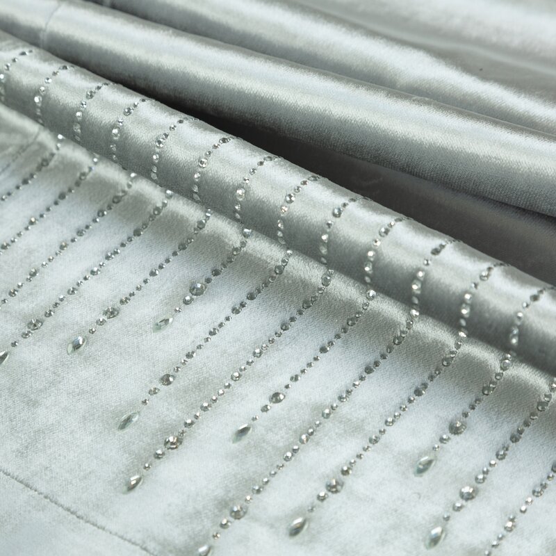 Obrus glamour srebrny 35 x 140 cm – łatwy w czyszczeniu