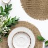 Podkładka Joan beżowa o 38 cm – chroni blat i zdobi