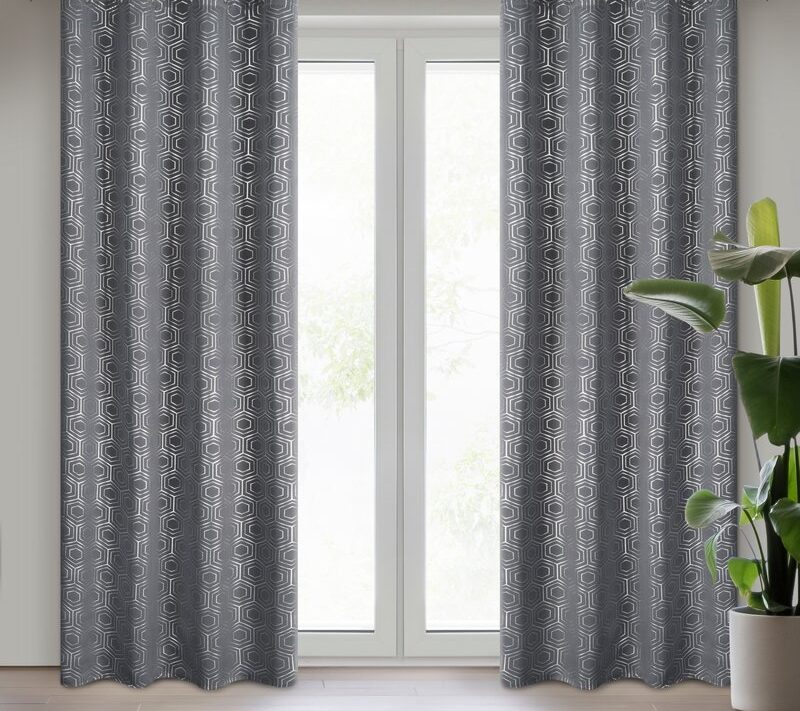 Zasłona gotowa Kaja grafitowa 135 x 250 cm – zaciemnienie i styl