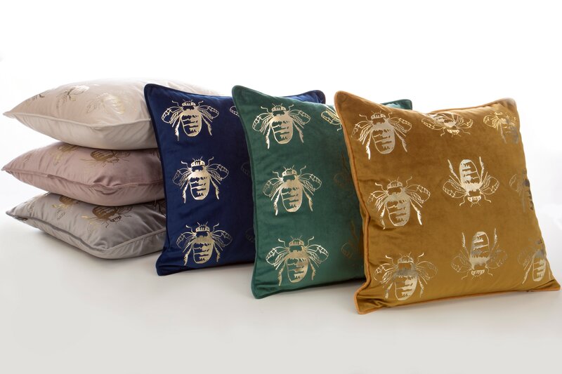 Poszewka welwetowa pszczoły miętowa 45 x 45 cm – dodatek na sofę