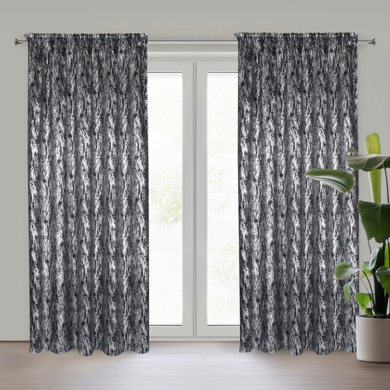 Zasłona gotowa Elise czarna 140 x 270 cm – zaciemnienie i styl