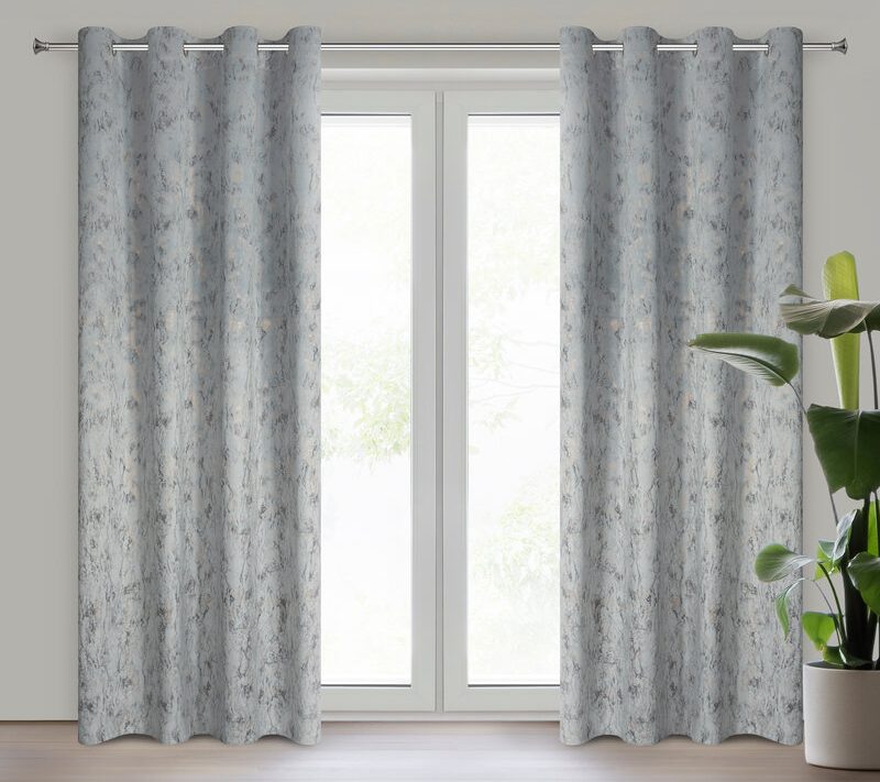Zasłona gotowa Kornelia srebrna 140 x 250 cm – zaciemniająca welwetowa