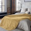 Koc Pierre Cardin miodowy 220 x 240 cm – otula miękkością