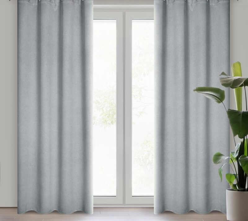 Zasłona gotowa Carlo srebrna 135 x 250 cm – zaciemniająca sypialnię