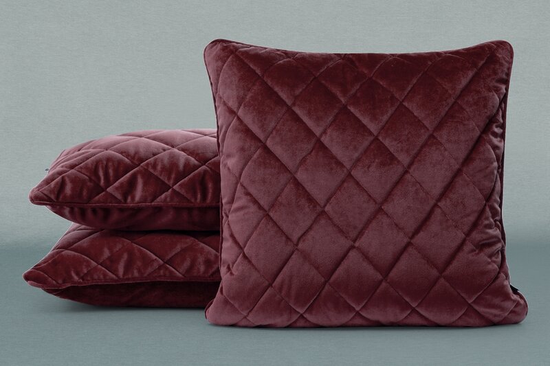 Poszewka velvet bordowa 50 x 50 cm – dodaje przytulności