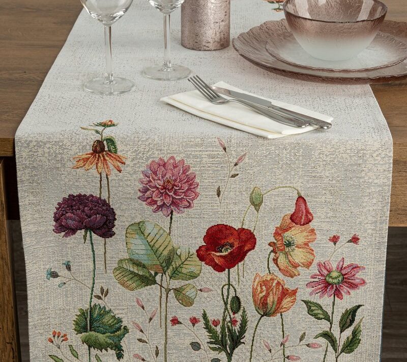 Obrus gobelinowy polne kwiaty szarobeżowy 45x140 cm – doda uroku Twojemu stołowi