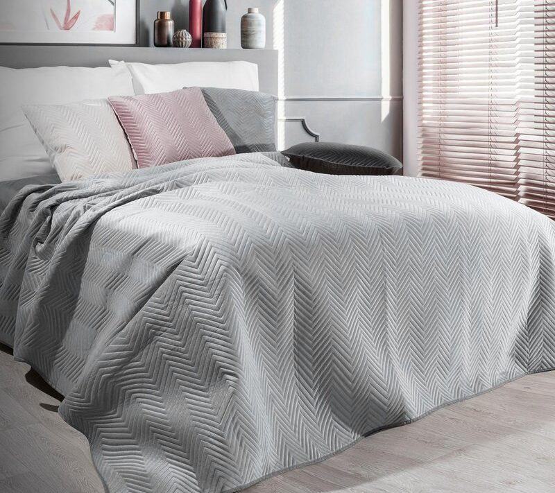 Narzuta velvet srebrna 220 x 240 cm – miękka i przytulna