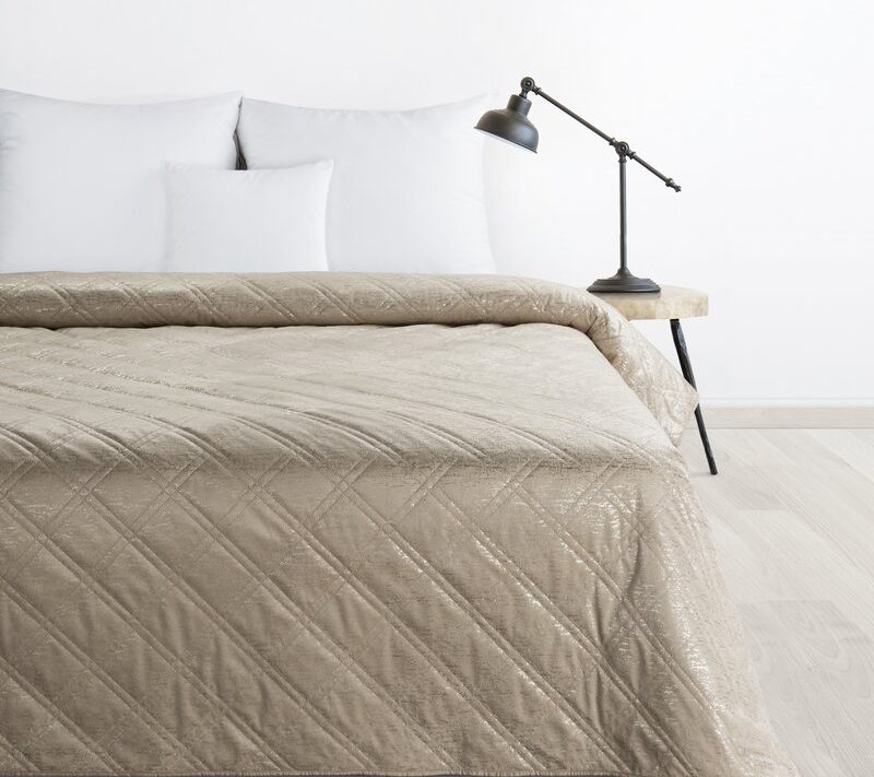 Narzuta Velvet beżowa 220 x 240 cm – doda blasku sypialni
